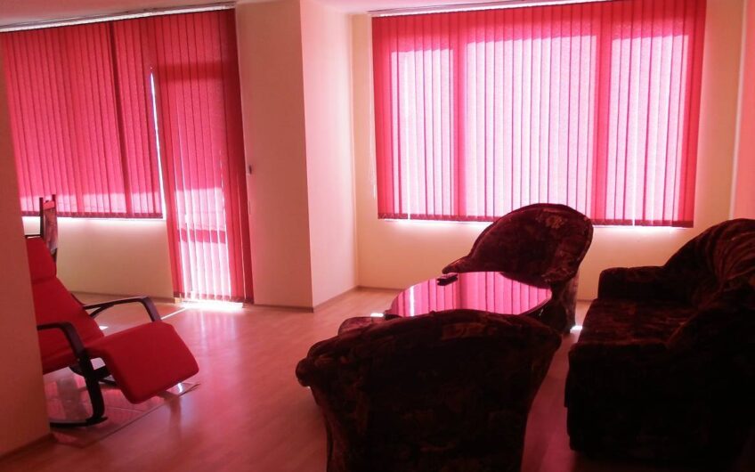 Тристаен апартамент в кв. Училищни, гр. Хасково