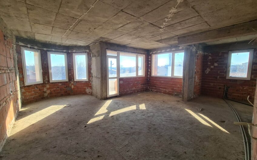 Триетажна къща в кв. Болярово, град Хасково