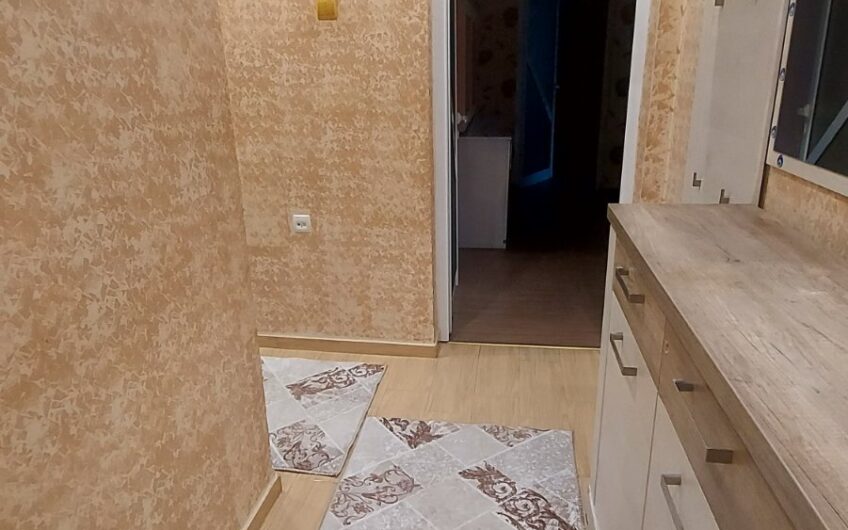 Тристаен апартамент в кв.Училищни,гр. Хасково