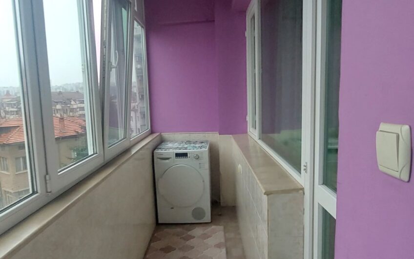 Тристаен апартамент в кв.Училищни,гр. Хасково