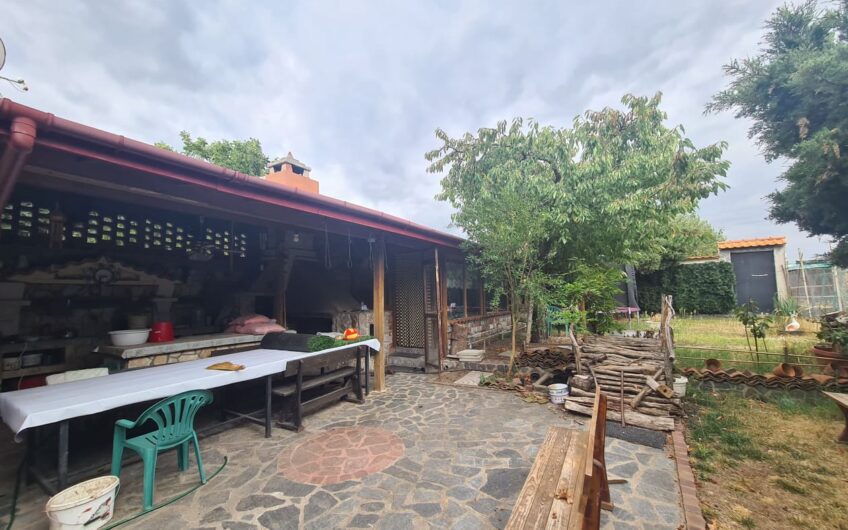 Двуетажна къща в кв.Кенана,град Хасково