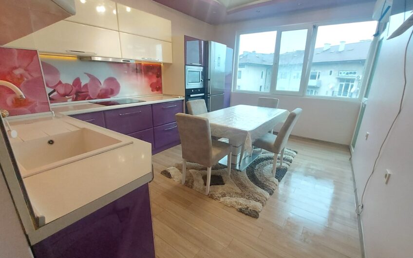 Тристаен апартамент в кв.Училищни,гр. Хасково