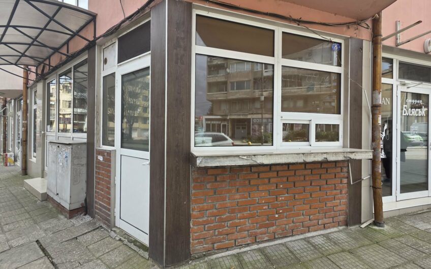 Търговски обект под наем в кв.Училищни,гр.Хасково