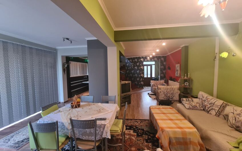 Двуетажна къща в кв.Кенана,град Хасково