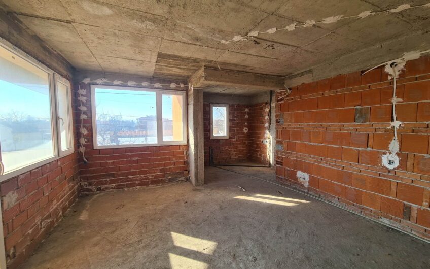 Триетажна къща в кв. Болярово, град Хасково