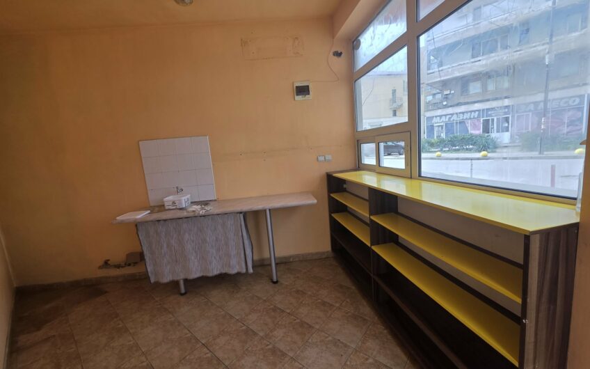 Търговски обект под наем в кв.Училищни,гр.Хасково