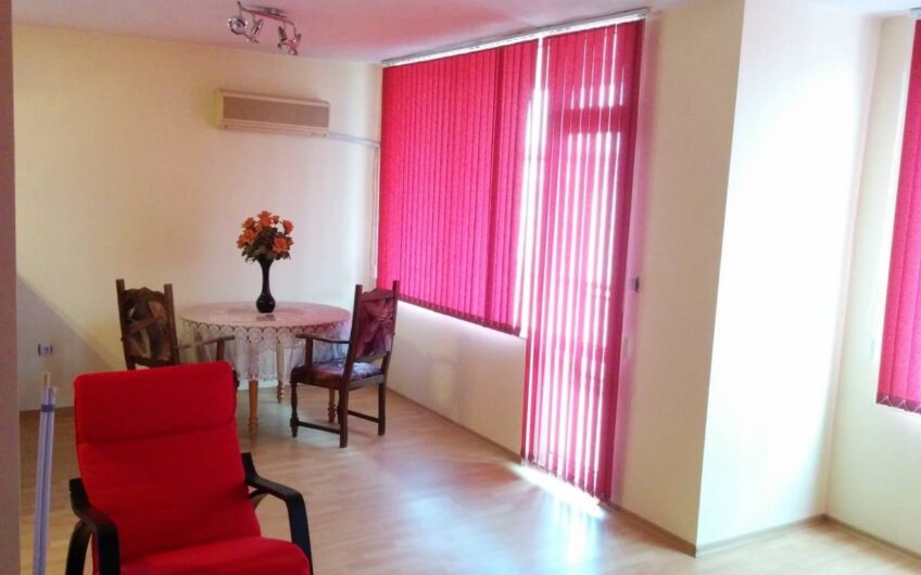 Тристаен апартамент в кв. Училищни, гр. Хасково