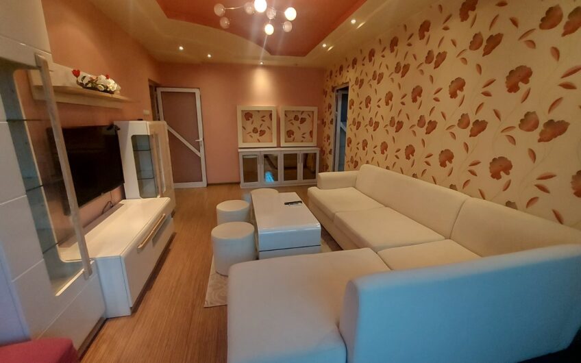 Тристаен апартамент в кв.Училищни,гр. Хасково