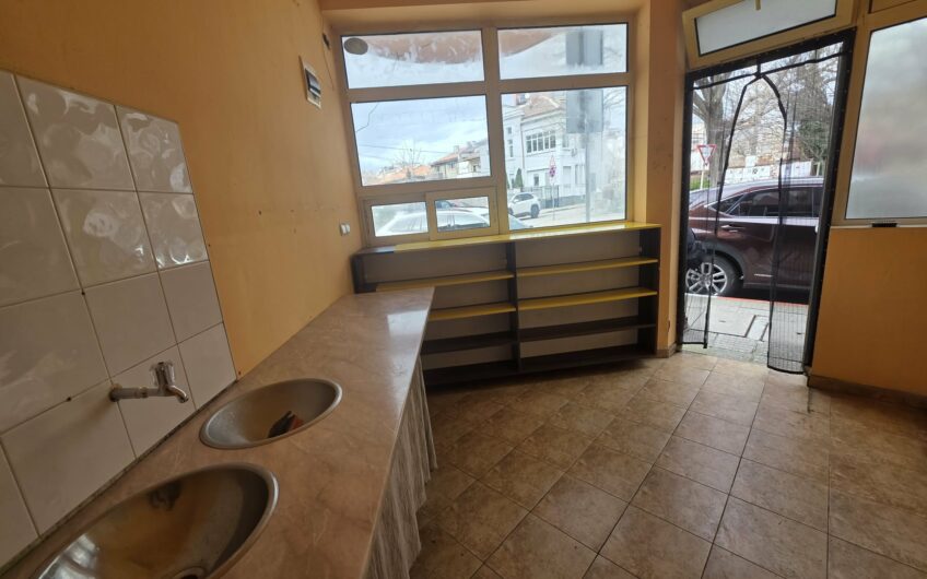 Търговски обект под наем в кв.Училищни,гр.Хасково