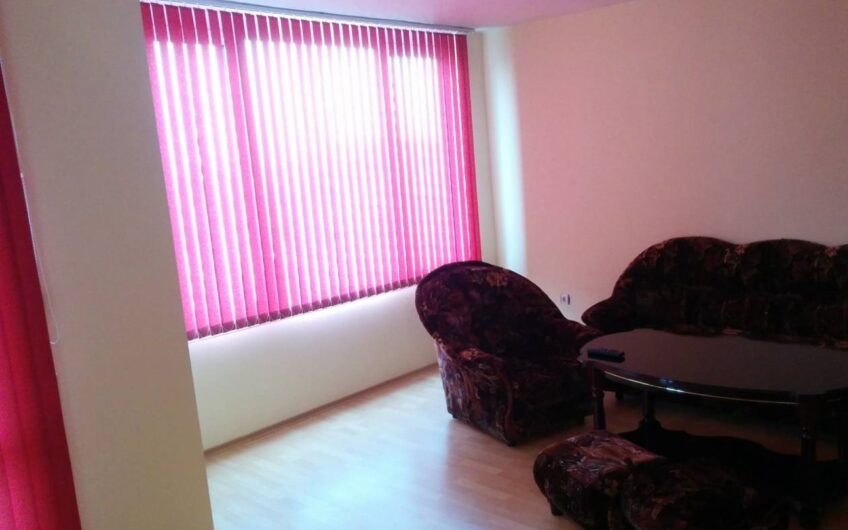 Тристаен апартамент в кв. Училищни, гр. Хасково