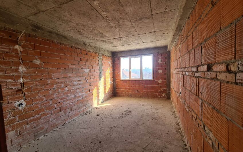 Триетажна къща в кв. Болярово, град Хасково