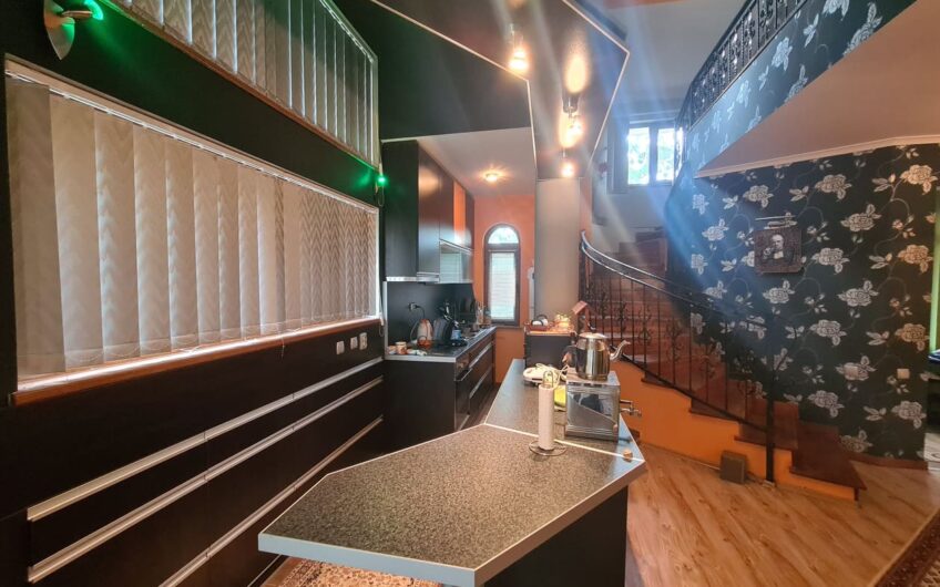 Двуетажна къща в кв.Кенана,град Хасково