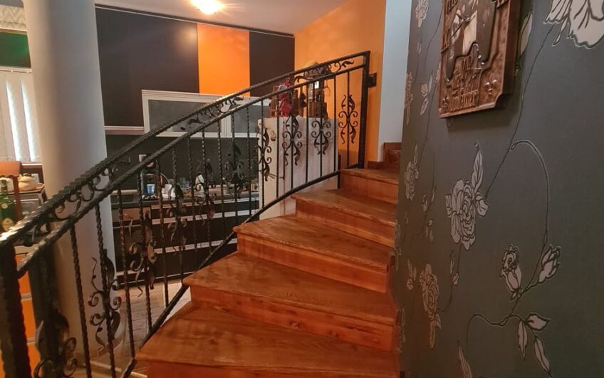 Двуетажна къща в кв.Кенана,град Хасково