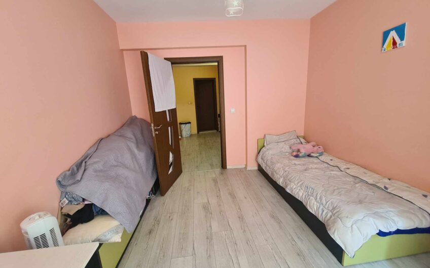 Обзаведен тристаен апартамент в Центъра на гр. Хасково