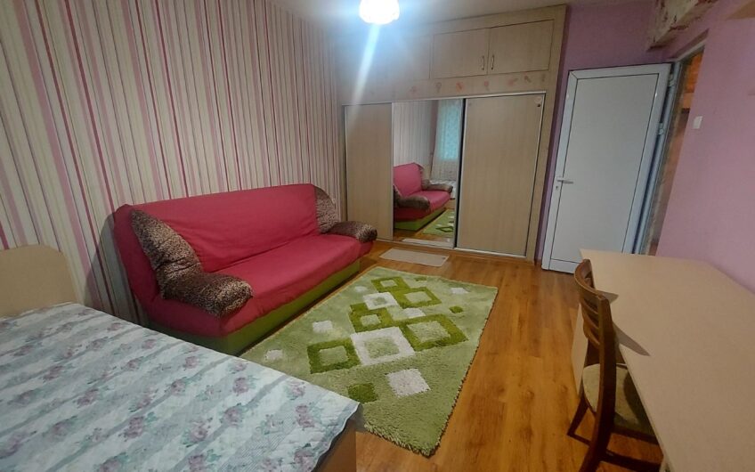 Тристаен апартамент в кв.Училищни,гр. Хасково