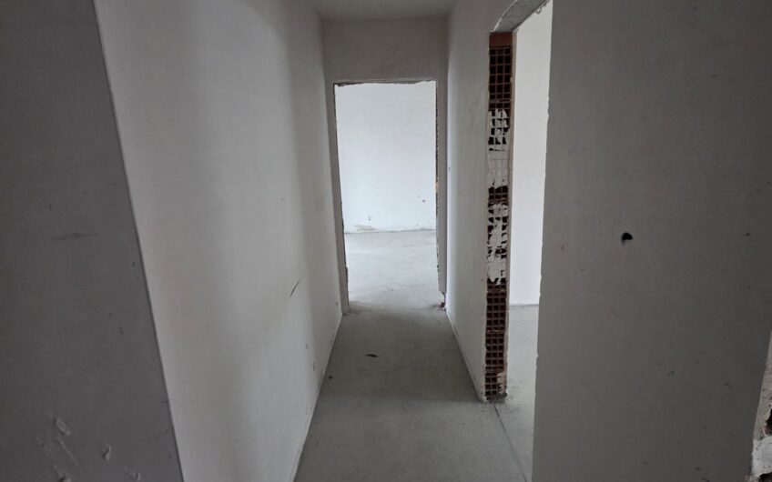 Тристаен апартамент в кв.Овчарски,гр.Хасково