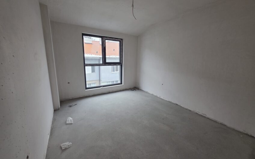 Тристаен апартамент в кв.Овчарски,гр.Хасково