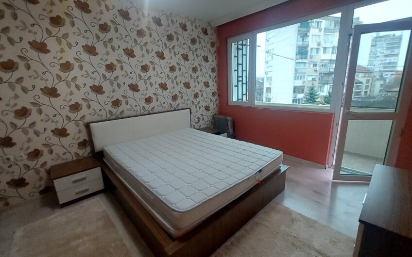 Тристаен апартамент в кв.Училищни,гр. Хасково