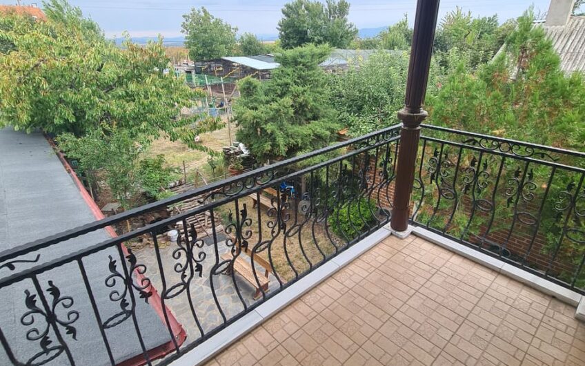 Двуетажна къща в кв.Кенана,град Хасково