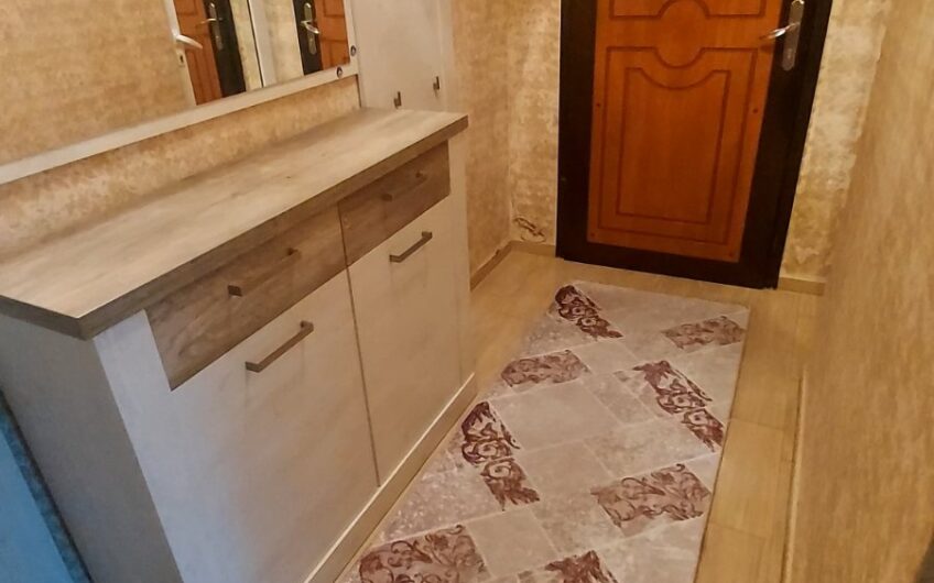 Тристаен апартамент в кв.Училищни,гр. Хасково