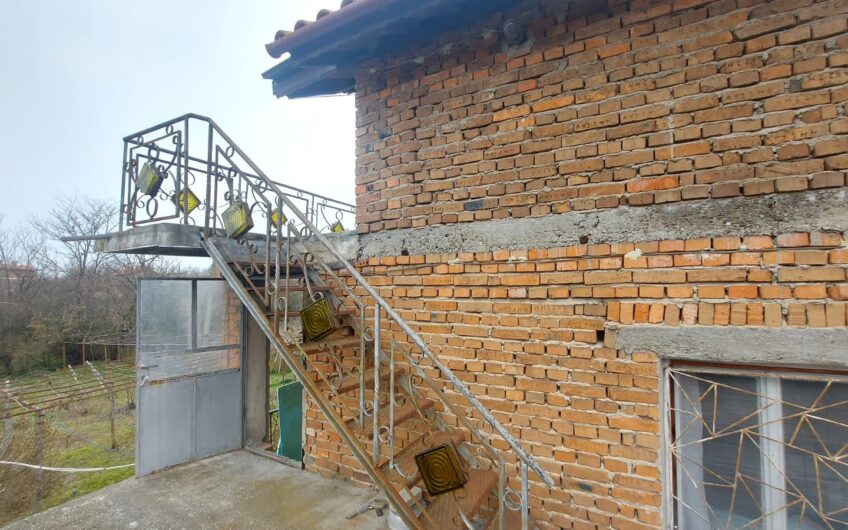 Парцел с вила в кв.Изгрев,гр.Хасково