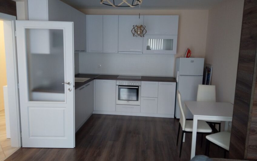 Двустаен апартамент под наем в ТОП центъра на град Хасково