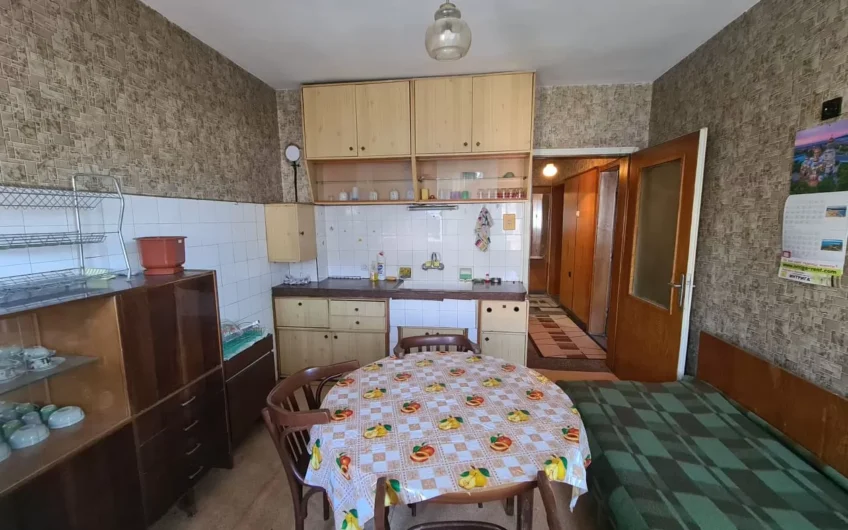 Тристаен апартамент под наем в кв.Училищни,гр.Хасково