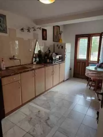 Къща в кв. Училищни град Хасково