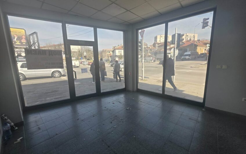 Търговски обект под наем в центъра на град Хасково
