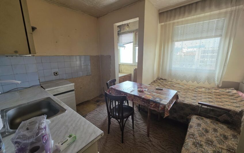 Тристаен апартамент в широк център,гр.Хасково