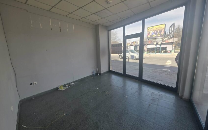 Търговски обект под наем в центъра на град Хасково