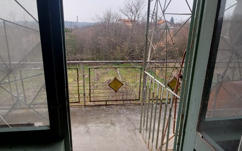 Парцел с вила в кв.Изгрев,гр.Хасково