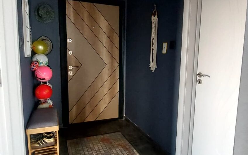 Тристаен обзаведен апартамент в кв. Любен Каравелов, гр. Хасково