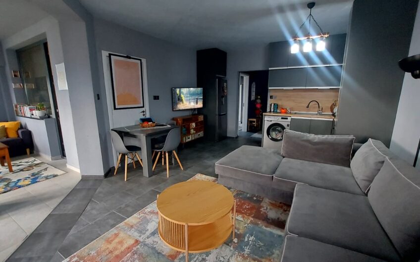 Тристаен обзаведен апартамент в кв. Любен Каравелов, гр. Хасково