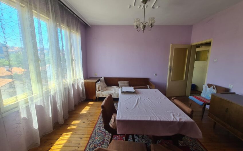 Просторен тристаен апартамент в кв.Овчарски,гр.Хасково