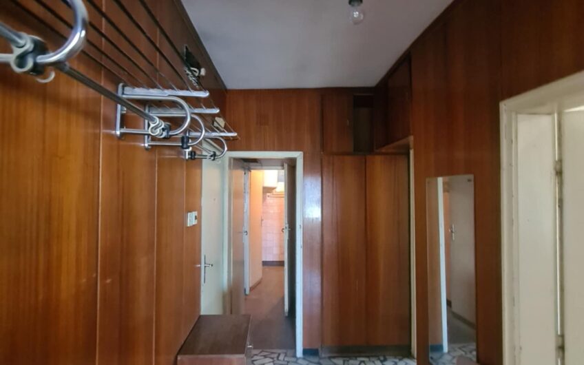 Просторен тристаен апартамент в кв.Овчарски,гр.Хасково