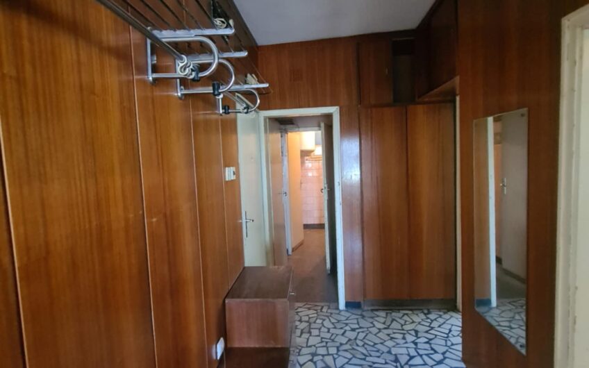 Просторен тристаен апартамент в кв.Овчарски,гр.Хасково